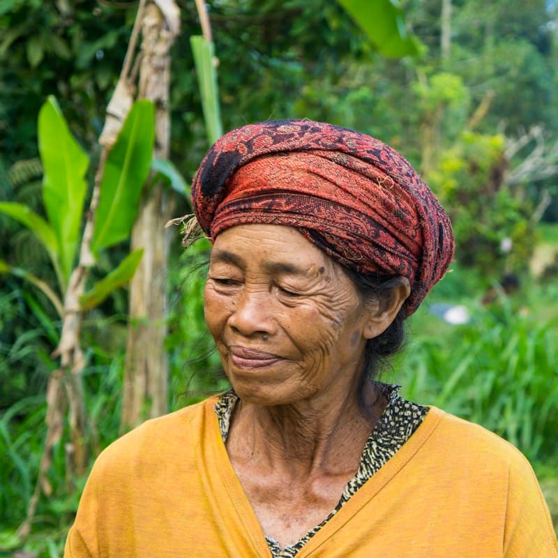 Potret Sari Wulandari tersenyum